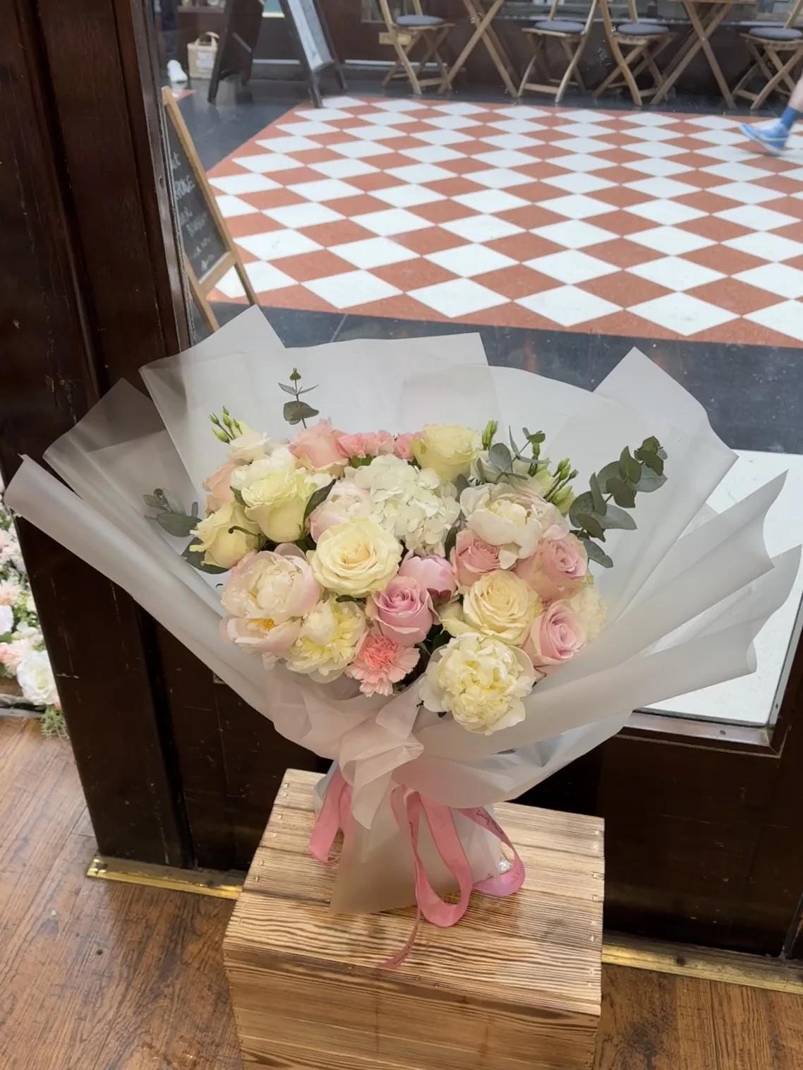 Bouquet arrangement